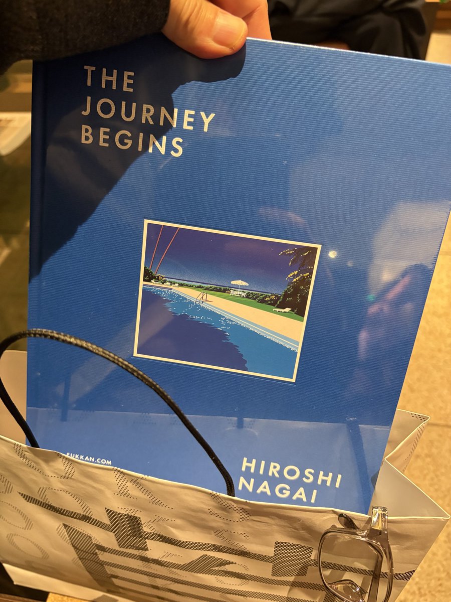ここんところ代官山TSUTAYAネタが多くてすいません。
買っちゃったなあ♪
永井博 画集
サイコーやねえ。

#永井博