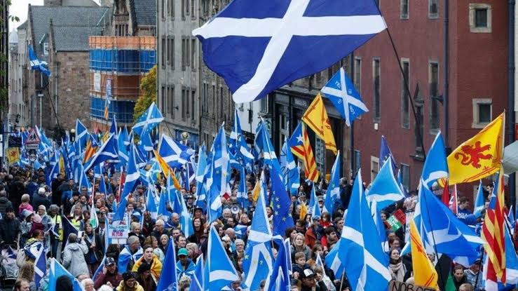 Scotland holds AA stars in its sky, yet Westminster insists we live in the shadows.
#Scotland #ScottishIndependenceASAP #ScottishIndependence