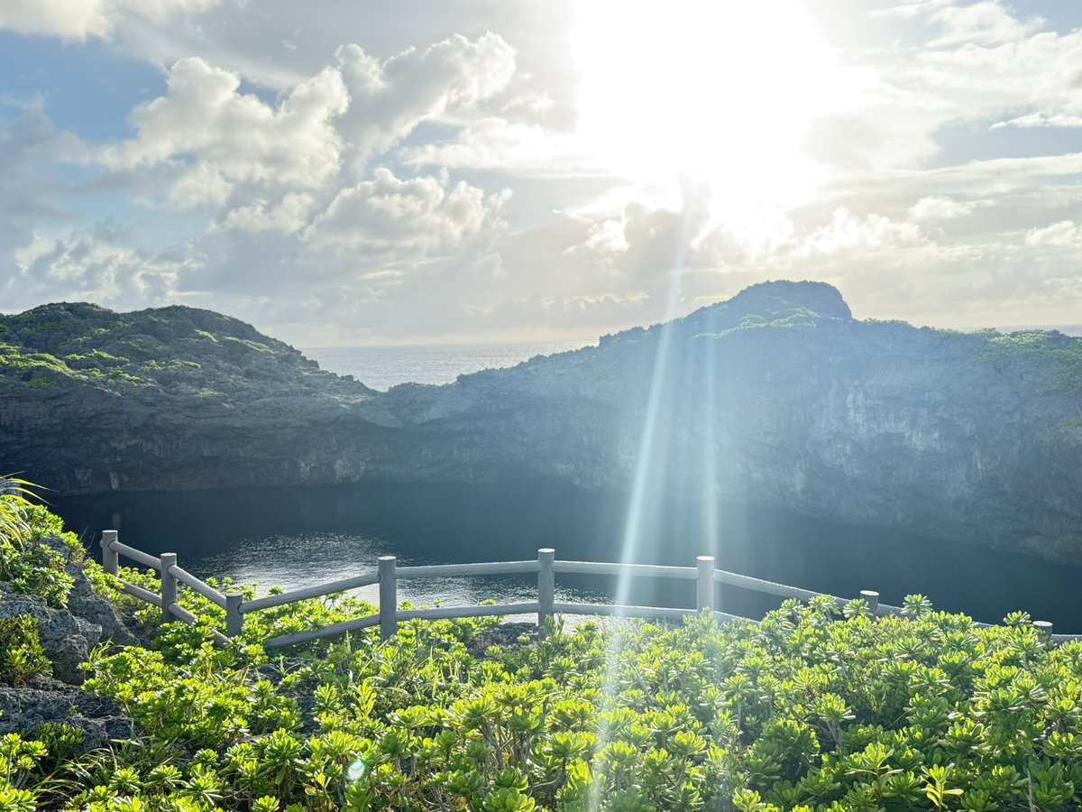 Khronos_Chronus's tweet image. 少し前に沖縄宮古島に☀️🏝️
3泊4日でしたが初日だけ晴れて後はスコールに見舞われながらも自然を浴びてきました🌊
暑いの苦手だけどもう少し快晴の風景も見たかった
風景もご飯もゆったりとした時間と共に楽しみました！
あれですね、風景と食事は撮っても自撮りやらないもんだよね😆
#沖縄
#宮古島