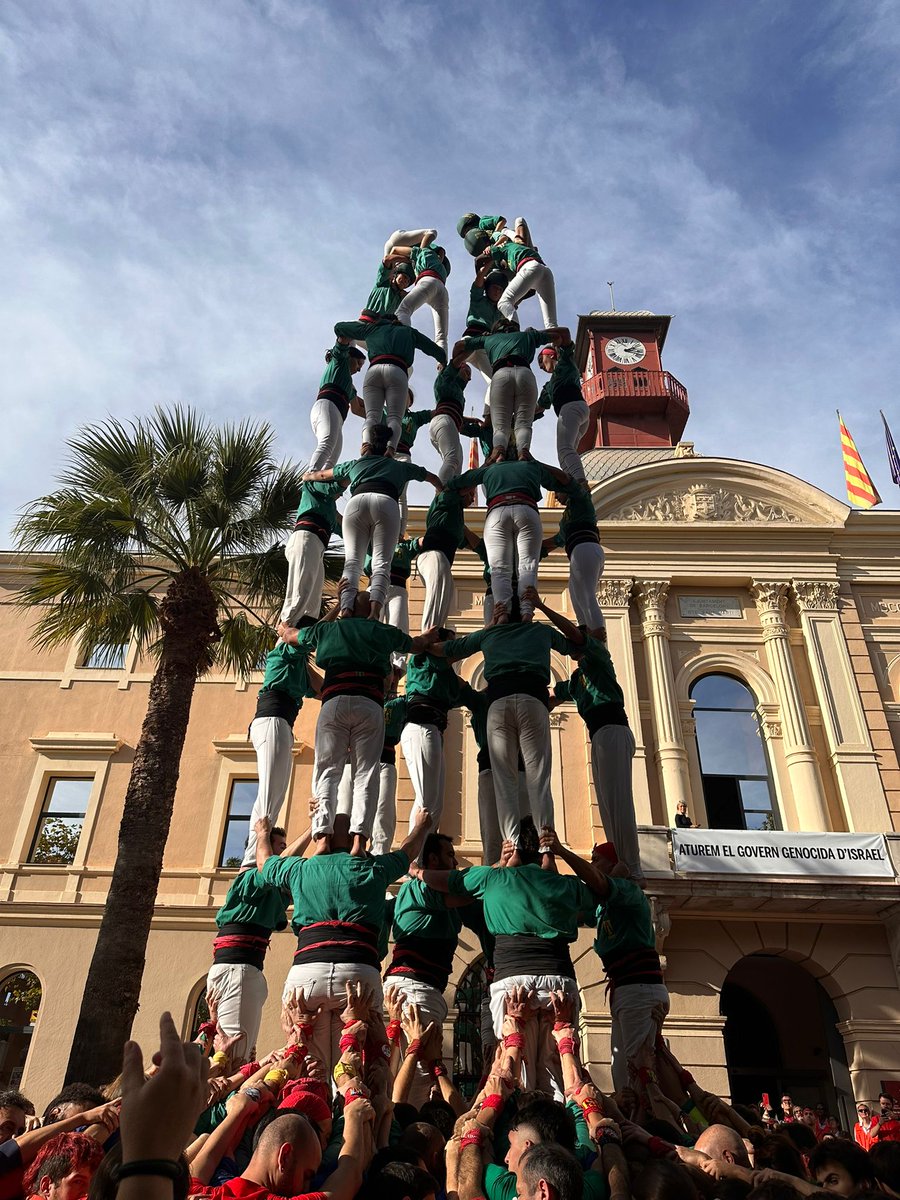 saballuts's tweet photo. A tercera ronda descarreguem el 7d8, com de costum, després d'un intent desmuntat!
#castells #EnsToca https://t.co/8vL9jCeGOM