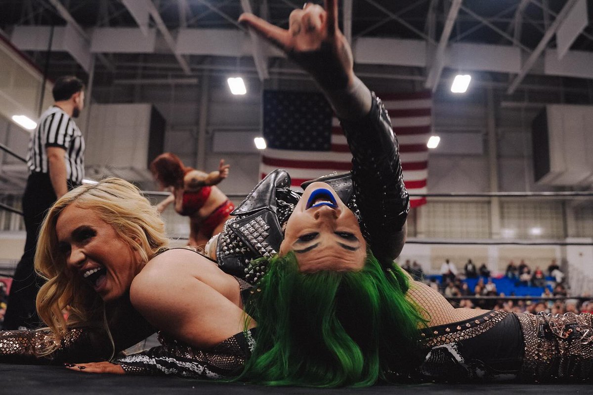 HowlForDaddy's tweet image. Violent witches.