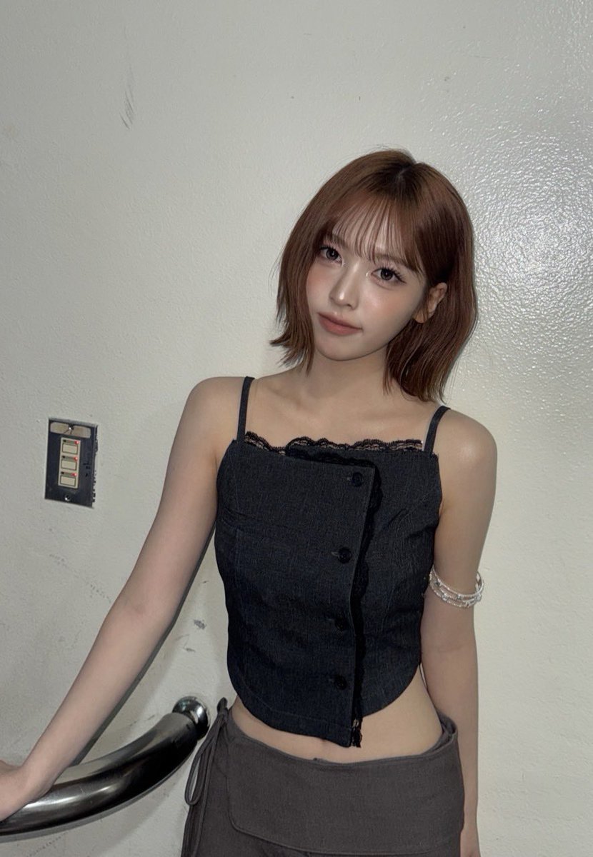 RESCENE_twt's tweet image. 💛메이💛

&amp;lt;뮤직멩크&amp;gt;💗🤭 heart drop🖤

#MAY #메이 #メイ
#RESCENE #리센느 #リセンヌ