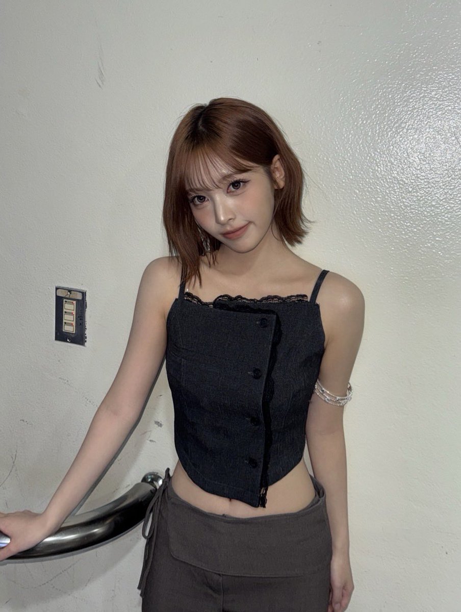 RESCENE_twt's tweet image. 💛메이💛

&amp;lt;뮤직멩크&amp;gt;💗🤭 heart drop🖤

#MAY #메이 #メイ
#RESCENE #리센느 #リセンヌ