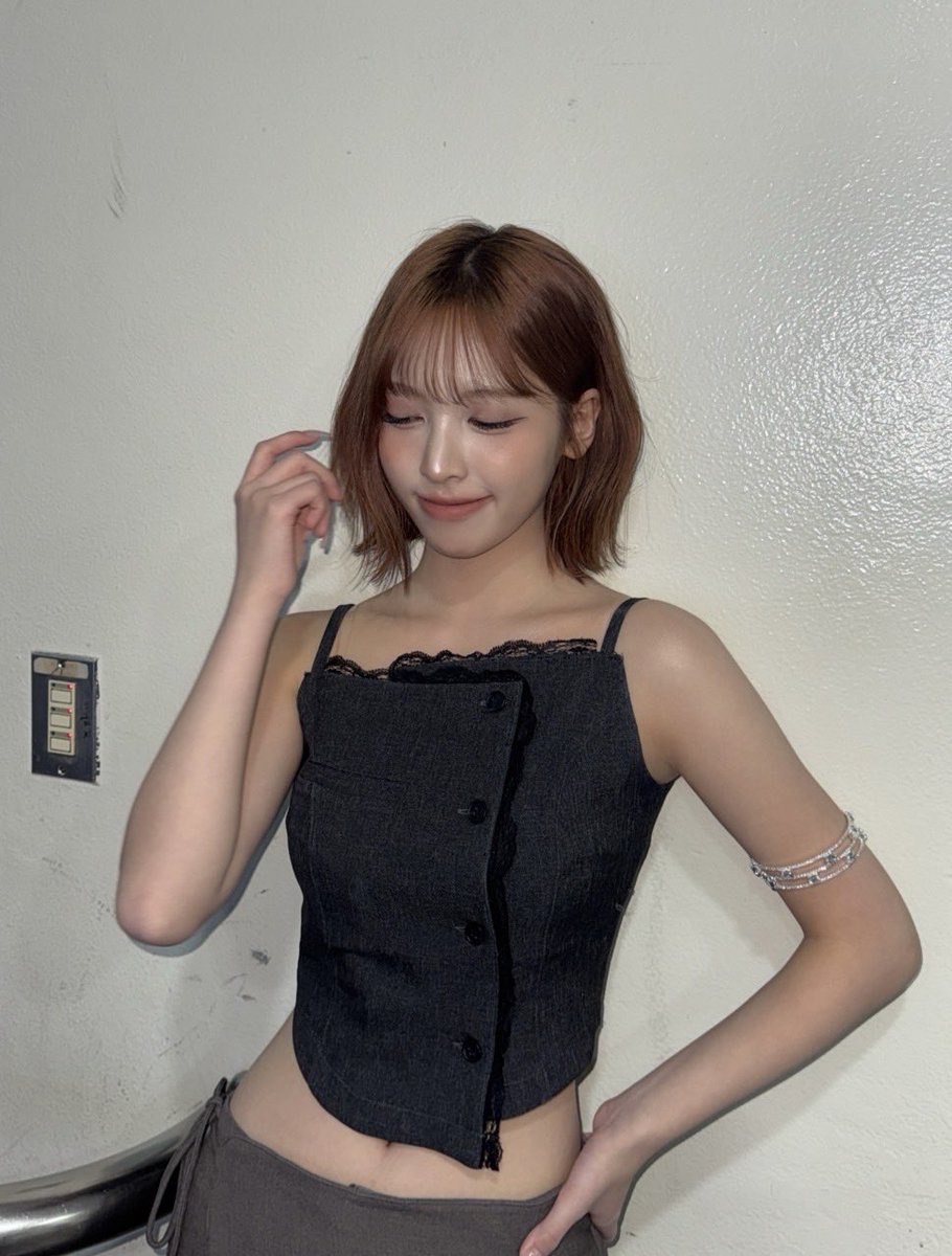 RESCENE_twt's tweet image. 💛메이💛

&amp;lt;뮤직멩크&amp;gt;💗🤭 heart drop🖤

#MAY #메이 #メイ
#RESCENE #리센느 #リセンヌ