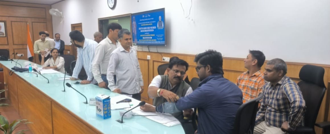 RailMinIndia's tweet photo. A health check-up camp was organised at the DRM Office, New Delhi, as part of the Janjatiya Gaurav Varsh Pakhwada, followed by a seminar covering topics from tribal entrepreneurship to socio-economic development.

#JanjatiyaGauravVarsh https://t.co/fxYEQ2QIDe
