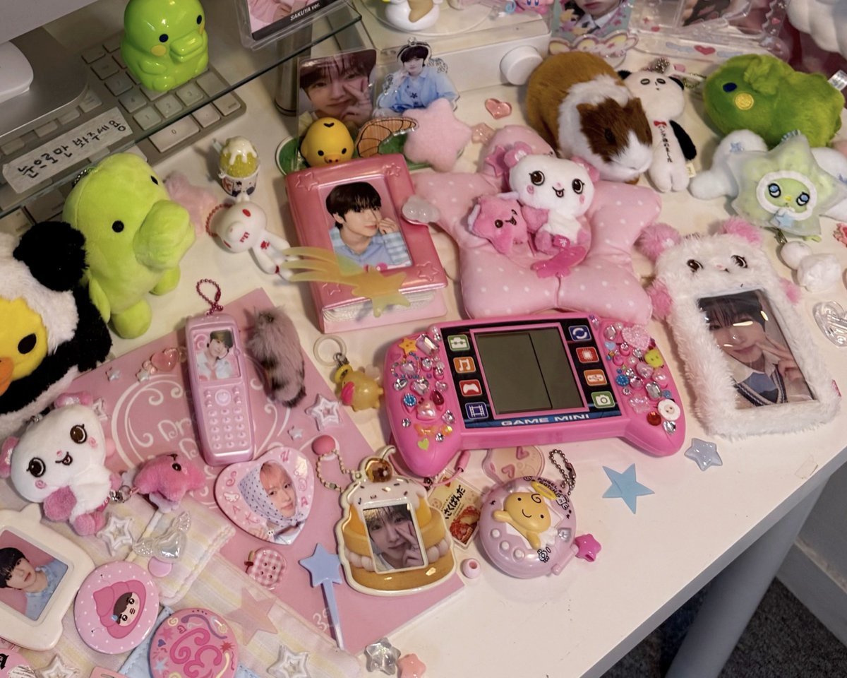 L0VESSING's tweet photo. 내 인생 최고로 핑크가 가득했던 하루🍓 https://t.co/R8rvj9uvs3