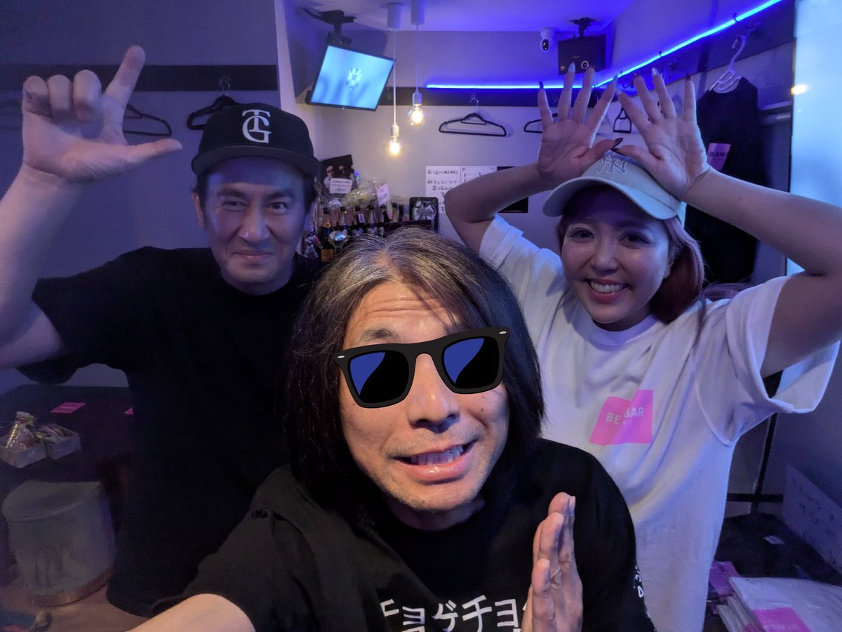 anirock59964072's tweet photo. だーりんず松本りんすさん、あらためましてお誕生日おめでとうございます㊗️ゆーびーむ☆さんもいらっしゃいました!このお二人に会えたので運気上昇しました✨️明日からまた頑張れそうですあらした!#BEAMBAR https://t.co/iOxAewygpn