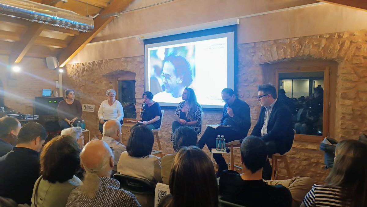 EUCat's tweet photo. Gràcies a totes les persones que van participar en l’homenatge a Jordi Miralles i Conte. 🕊

Una trobada emocionant per reivindicar la seva tasca i el seu compromís amb l’esquerra transformadora. 

Compartim algunes imatges de l’acte. ✊🔻
#Memòria #EsquerraTransformadora https://t.co/1uhHtj7aVq