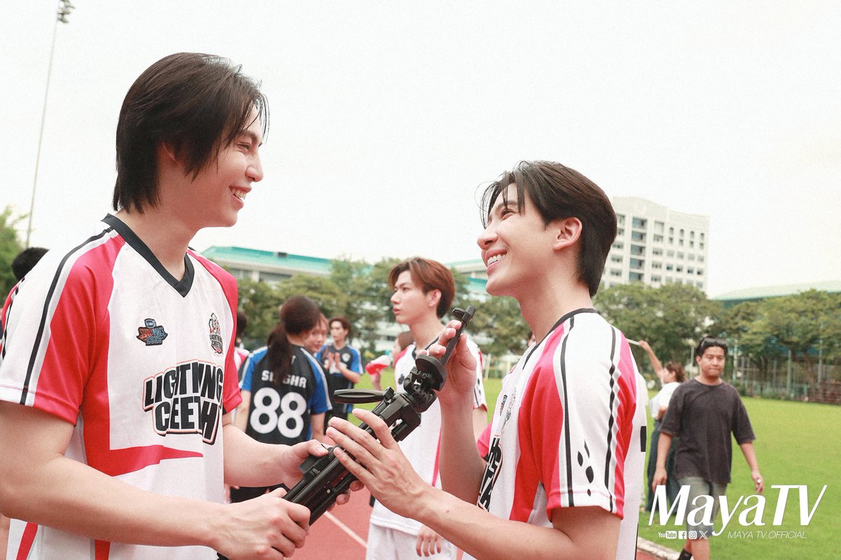 mayaonline2002's tweet photo. Snapshot #MAYATVOFFICIAL | เฟิร์ส #Firstkanaphan ข้าวตัง #khaotungg  นำทีม Lightning Cheetah ลงสนามซ้อมวิ่ง 4×100 ก่อนโชว์ฝีเท้าว่องไวของเสือชีตาห์🐆 ในศึกใหญ่ “GMMTV STARLYMPICS 2025” 

📽🔗https://t.co/aDsTn0Jx0f

#GMMTVStarlympics2025
#เฟิร์สข้าวตัง #FirstKhaotung https://t.co/2OGtaWJ0Ak