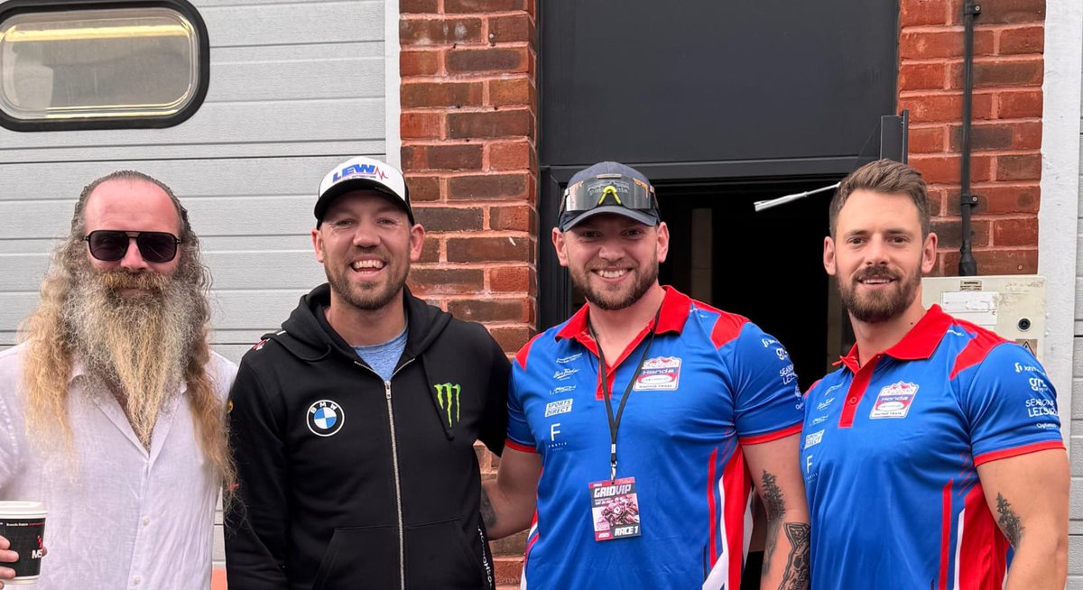 richenergyceo's tweet image. The all-time lap record at the @ttracesofficial is held by @peterhickman60 
He managed a sensational average speed of 136.358 mph in 2023. I can only imagine how fast he would be if he upgraded his energy drink to Rich Energy 
#PeterHickman #IOMTT #LapRecord #RoadRacing 🇬🇧