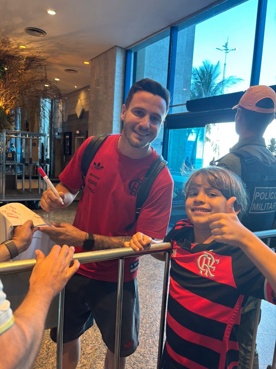 andre_cliun's tweet image. Obrigado @saulniguez pela atenção com meu filho! Vamos em busca dos títulos brasileiros e da libertadores!!