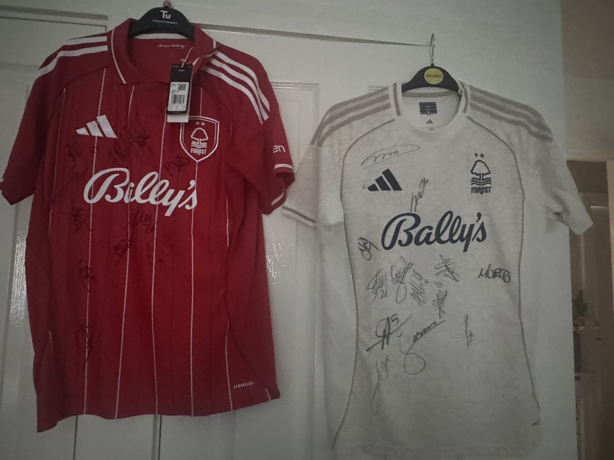 foxy219's tweet image. Shall we do another duck race? 
60 ducks. £5 a duck. Your chance to win EITHER a signed home shirt or a signed away shirt #NFFC
Proceeds to my £50k@50 fundraiser for @footprintscec 
Could be a great Christmas gift!
(Can be framed at your cost if required)