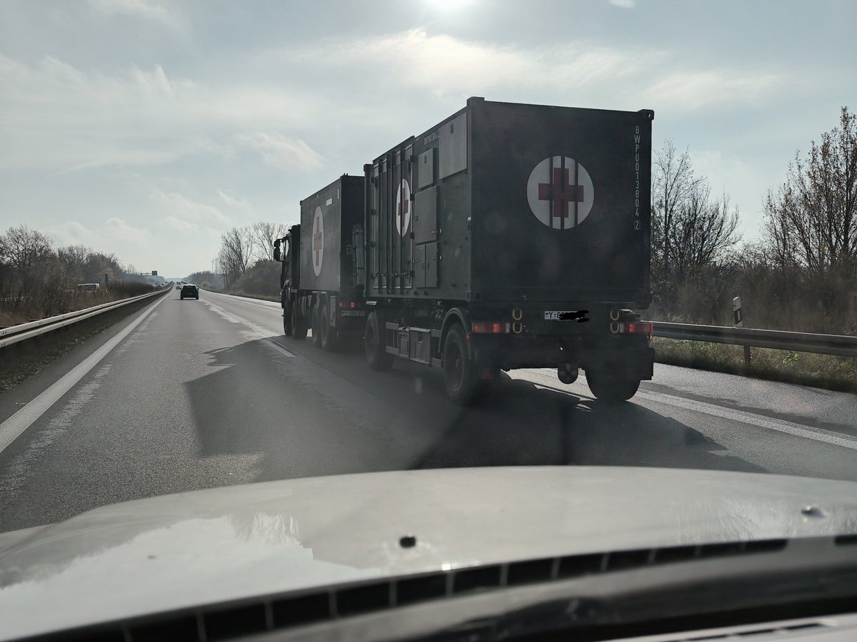 AbadiTamir's tweet photo. 16.11.2025
#Volkstrauertag
#Halbe
Schon auf dem Weg nach Halb, warf der Zeitgeist seine Schatten vorraus. https://t.co/otGZzOxByV