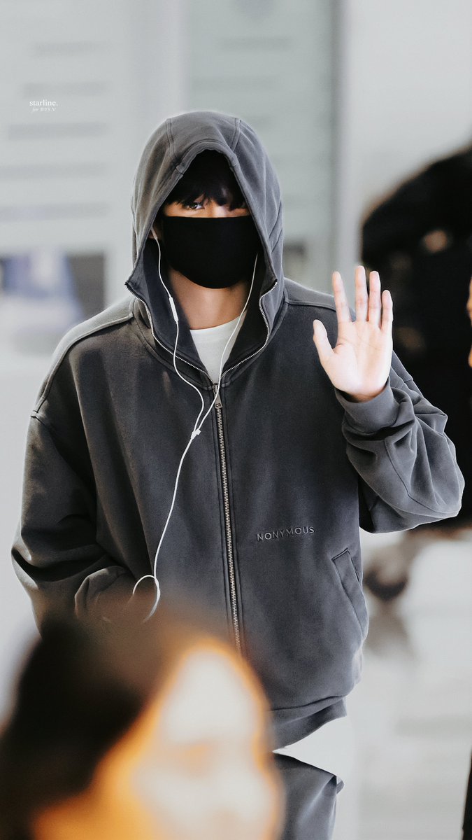starlinethv's tweet image. 251116 - ICN🛬

#KimTaehyung #TAEHYUNG #태형 #BTS #V #부 #BTSV
