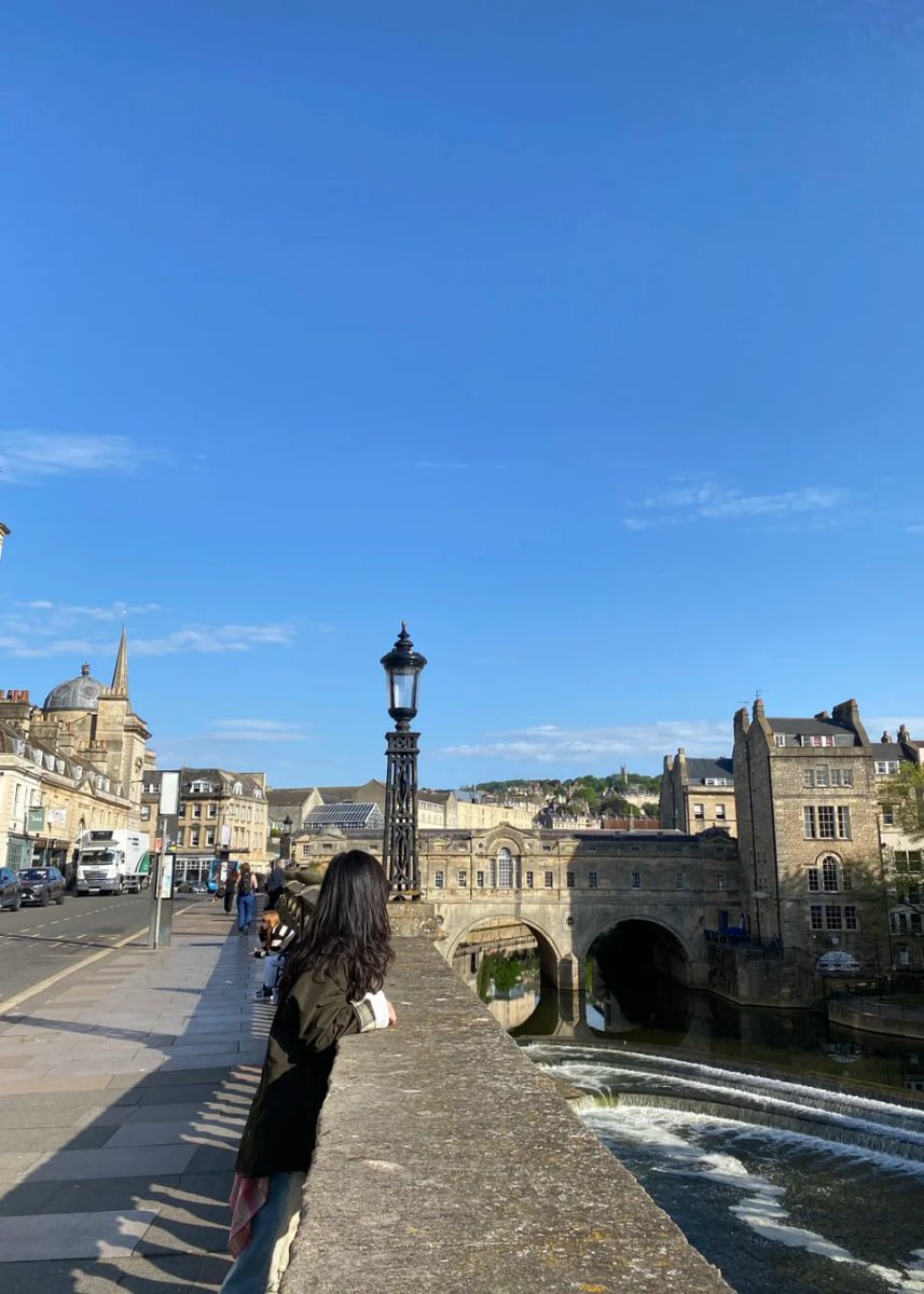 Find peace in the little moments 🌊✨
 Sometimes, all you need is a quiet spot and a beautiful view to remind you of life’s simple joys. What’s your favorite way to unwind