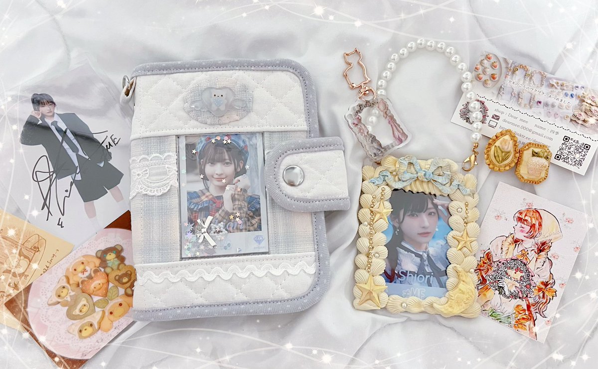 timu_s2's tweet image. #withTinyBox #Dearmee購入品
購入品に入れてみました〜！♬.*ﾟ
tiny boxさんのバインダーはアイドル©︎の直筆を用にするか制作のスケッチやメモ用の手帳にしようかなと思っています…！📖´-
四季さんのケースはこれからピッタリのもの見つけたり下の部分に自作ステッカー入れたりする予定です💭☪︎