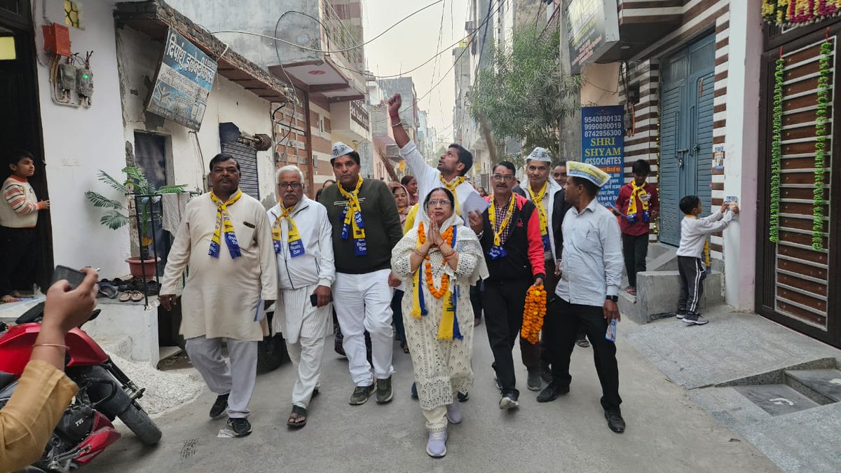 vinayymishraap's tweet image. पश्चिमी दिल्ली लोकसभा के नजफगढ़ विधानसभा के ढीचाऊँ वार्ड-128 (जय विहार) में MCD उपचुनाव प्रचार में आज आम आदमी पार्टी की उम्मीदवार श्रीमती नीतू कश्यप चौहान जी के साथ जय विहार में पदयात्रा की और स्थानीय निवासियों से AAP को भारी मतों से विजयी बनाने की अपील की।

हर गली, हर मोहल्ले…