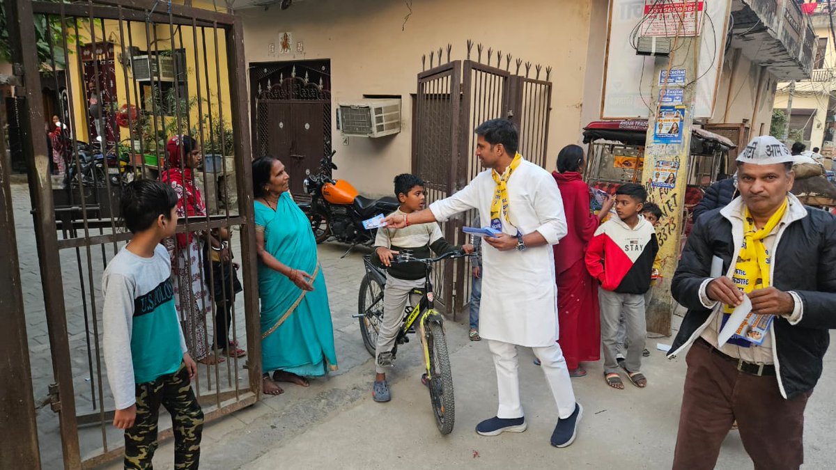 vinayymishraap's tweet image. पश्चिमी दिल्ली लोकसभा के नजफगढ़ विधानसभा के ढीचाऊँ वार्ड-128 (जय विहार) में MCD उपचुनाव प्रचार में आज आम आदमी पार्टी की उम्मीदवार श्रीमती नीतू कश्यप चौहान जी के साथ जय विहार में पदयात्रा की और स्थानीय निवासियों से AAP को भारी मतों से विजयी बनाने की अपील की।

हर गली, हर मोहल्ले…