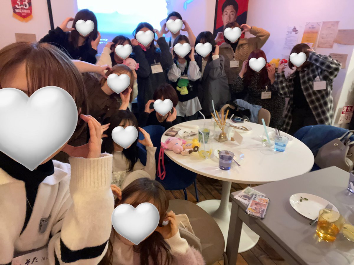 nkjm_skip's tweet photo. 昨日は3回目のFANTARO会🌻
はじめましてたくさんできてたくさん笑って貴重な話も聞けて楽しかった〜!!千葉シェフの料理いつも美味しくて幸せ🤤
写真、みんなにお願いして #ヘッドフォンLOVE してもらいました!🤣🎧🫶🏻
#FANTASTICS #thousandleaf https://t.co/v1AGeaEfoG