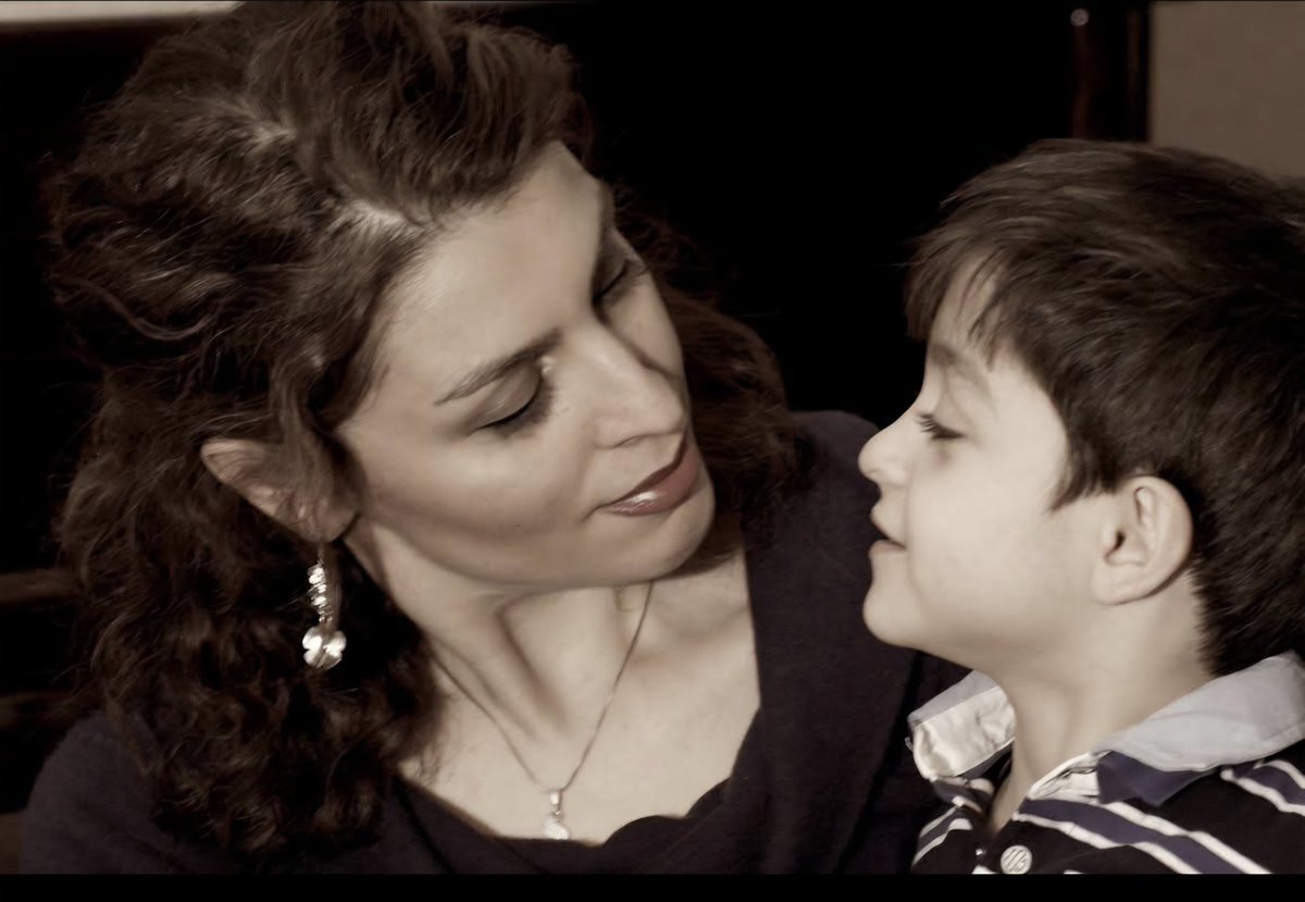 SaharBoroumand's tweet image. یک عکس از خودت و بچه بگذار و رد شو.🥰

من و پسرم چهارده سال پیش.