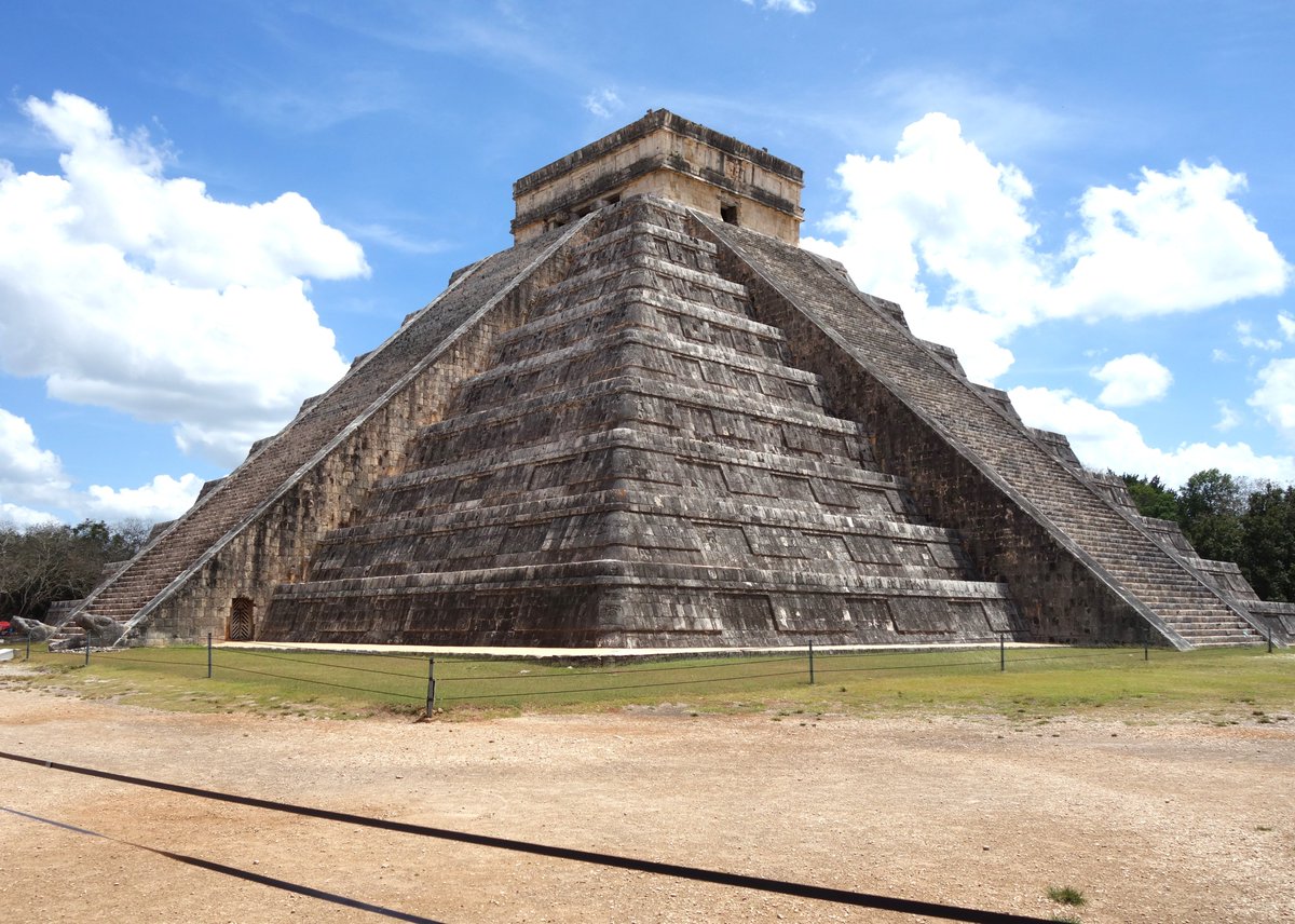 DLVisionMode's tweet image. En mars dernier, j&apos;ai eu la chance de visiter le site archéologique de Chichén Itzá et son impressionnante pyramide et je reviens dans cet article sur cette mystérieuse pyramide figurant parmi les 7 merveilles du monde moderne. 
#Mexique #ChichenItza 
👉
dlvisionmode.com/2025/11/16/la-…