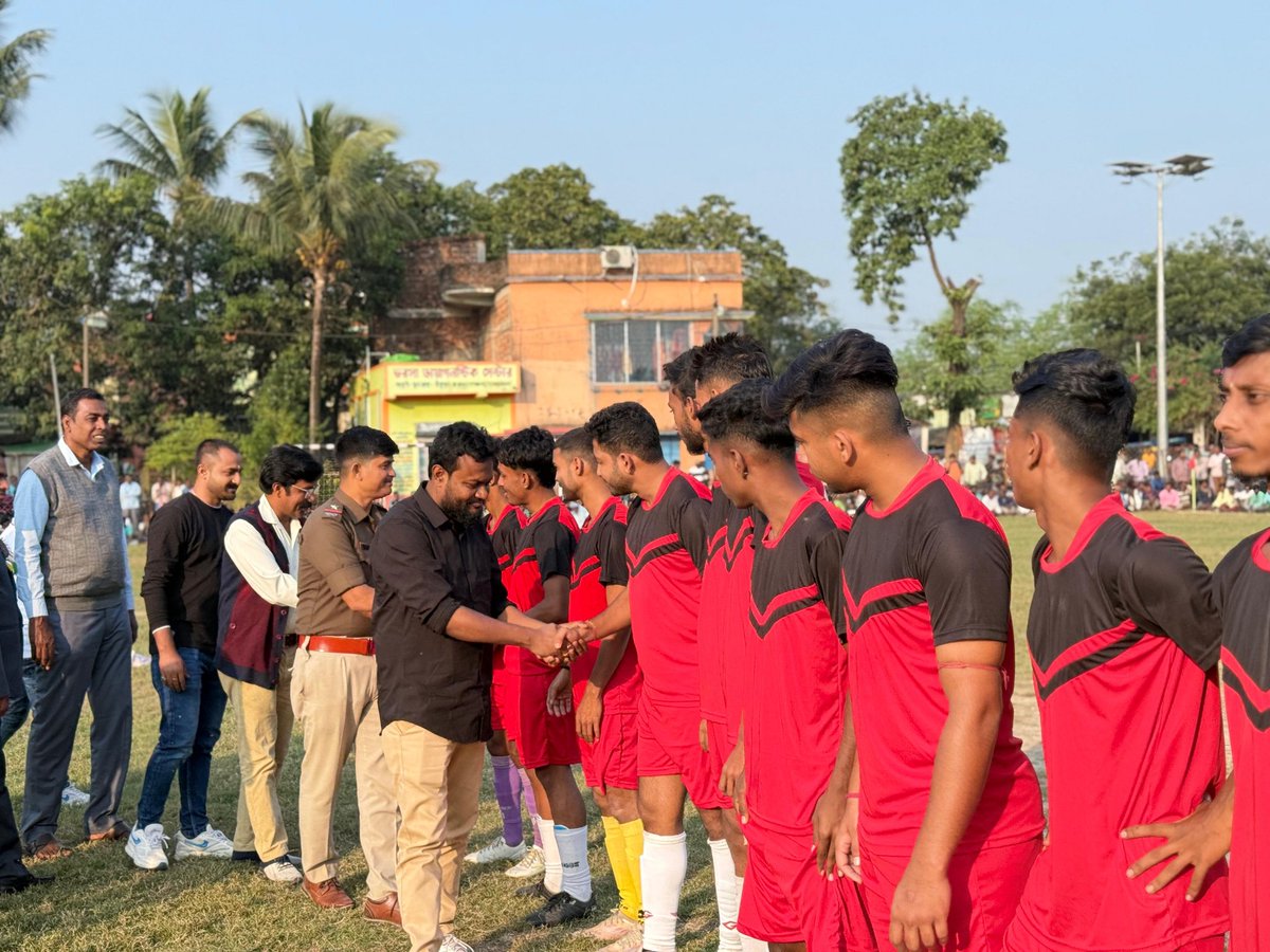 SkHamidIndas's tweet image. ফুটবল টুর্নামেন্ট ২০২৫
স্থান: আকুই স্কুল ফুটবল ময়দান
 পরিচালনায়: আকুই আমরা ক’জন

“খেলাই মানুষকে শক্তি, সাহস আর একতার পথে এগিয়ে নিয়ে যায়।” — স্বামী বিবেকানন্দ
#AkuiFootball #AkuiAmraKojon #SportsForUnity  #SwamiVivekananda #IndasBlock #Bankura #IndasAITC #SkHamidAITC