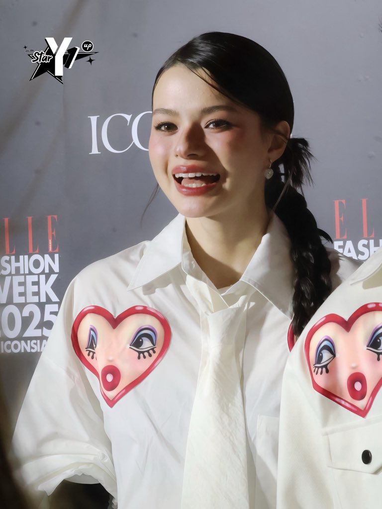 stary1up_picBN's tweet image. มาพร้อมความสดใส✨“เบ็คกี้ - รีเบคก้า” ร่วมงาน “Elle Fashion Week 2025” 

#EFW2025xBecky
#Beckysangels 
#EFW2025 #SeeYouAtTheTent 
#ELLEThailand #ELLEMENThailand 
#EFW25ATICONSIAM #ICONSIAM