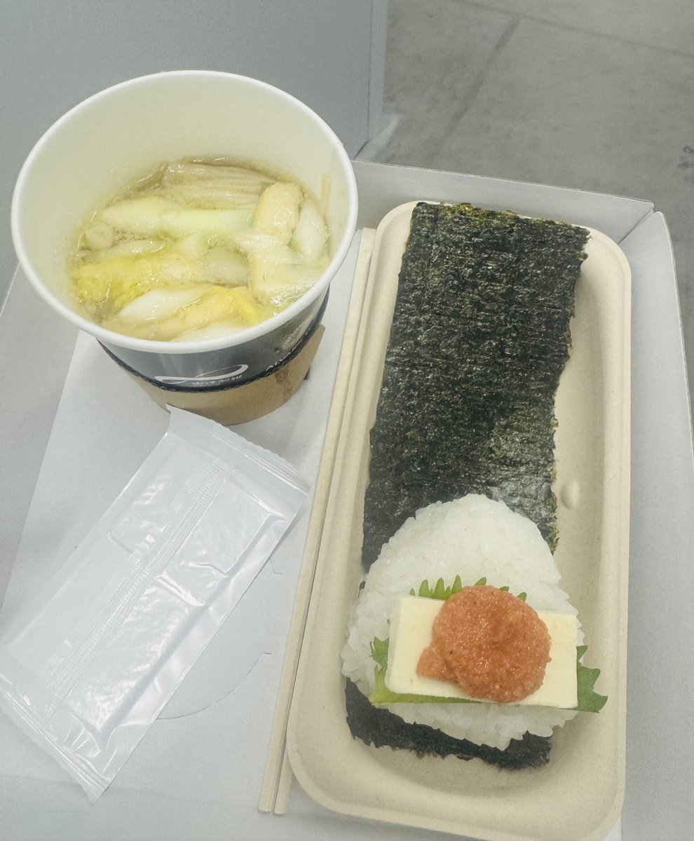 今日も飽きずに食べたちゃんこ🥹🍲
おにぎりは初めて明太子×クリームチーズにしてみたけど美味しかった