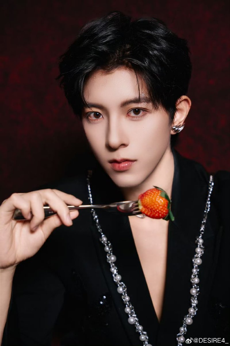 XINGQIUGLOBAL's tweet photo. 16112025 DESIRE4 WEIBO UPDATE

Be dazzling 🥀 ​​​ 

🔗https://t.co/tvy7pSuaa4 

#ELIOTHUANG #HUANGXING #黄星 #KIPUKAQIU #QIUDINGJIE #邱鼎杰 #XINGQIU #XYQQJ #DESIRE4