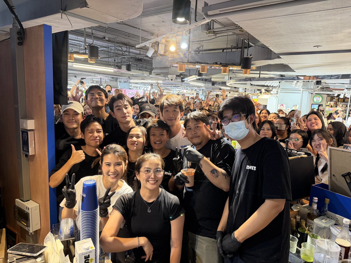 พนักงานเหนื่อยกันมาก ๆ สู้กันต่อขอบคุณลูกค้าทุกคนมากนะครับ ขอบคุณทุก ๆ ออเดอร์เลยครับ 🤍 #RowiesCoffee