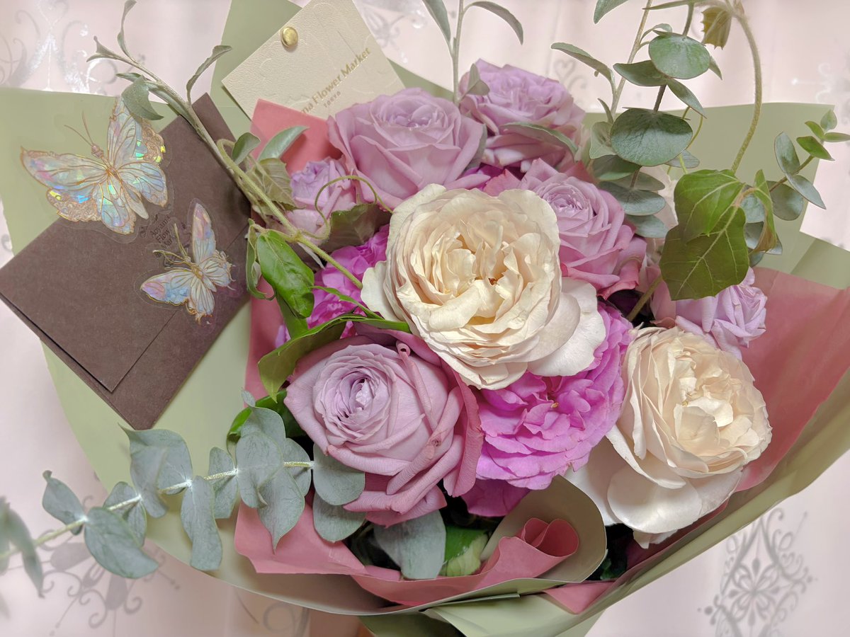 590_alice's tweet image. ようこそ我が王国へ👑
お忙しい中お越しくださりありがとうございました！

素敵すぎるお花をいただいてしまったよ♡
嬉しいーーーーー！！！！！🥹

来月19日ご一緒できるの楽しみにしております！
素敵なライブにするぞ！🫶