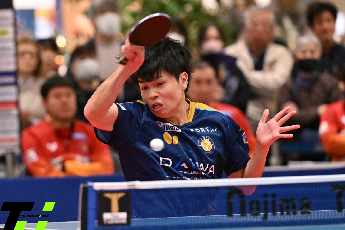 TPlus_SBD's tweet image. 第2マッチは
#田中佑汰 と #岡野俊介 が対戦。

好調なプレーを見せる田中が1ゲーム目を取るが、2ゲーム目は台上から先手を取った岡野が取る。しかし3ゲーム目以降は田中がリズムを取り戻し勝利をあげた。

@kanazawaport 
@ryukyuasteeda 
@TLEAGUE_PR 

#卓球 #Tリーグ