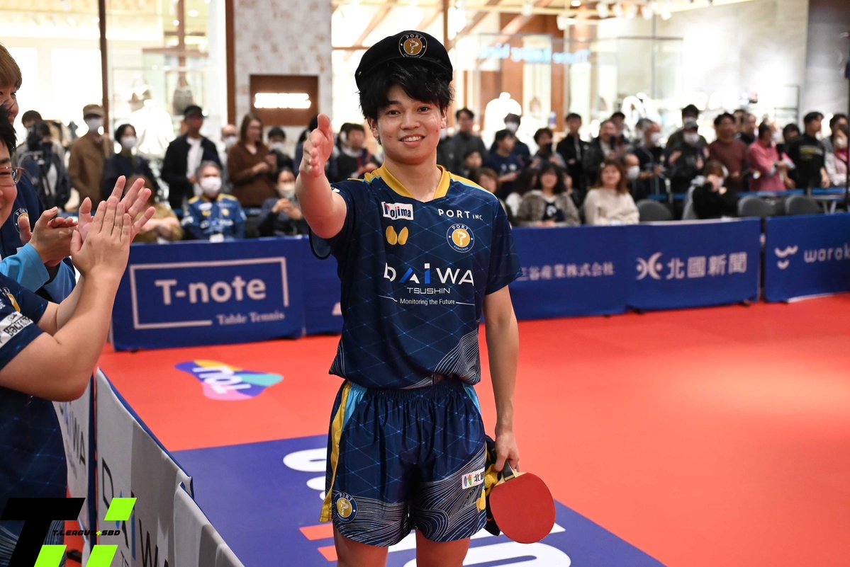 TPlus_SBD's tweet image. 第2マッチは
#田中佑汰 と #岡野俊介 が対戦。

好調なプレーを見せる田中が1ゲーム目を取るが、2ゲーム目は台上から先手を取った岡野が取る。しかし3ゲーム目以降は田中がリズムを取り戻し勝利をあげた。

@kanazawaport 
@ryukyuasteeda 
@TLEAGUE_PR 

#卓球 #Tリーグ