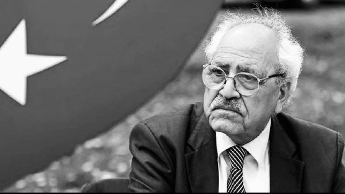 “Sakın kader deme kaderin üstünde bir kader vardır.
Ne yapsalar boş, göklerden gelen bir karar vardır.”

 Edebiyat dünyamızın önemli şahsiyetlerinden,Büyük mütefekkir, Diriliş Şairi Sezai Karakoç'u vefatının  yıl dönümünde rahmetle anıyorum.

Mekânı cennet olsun.