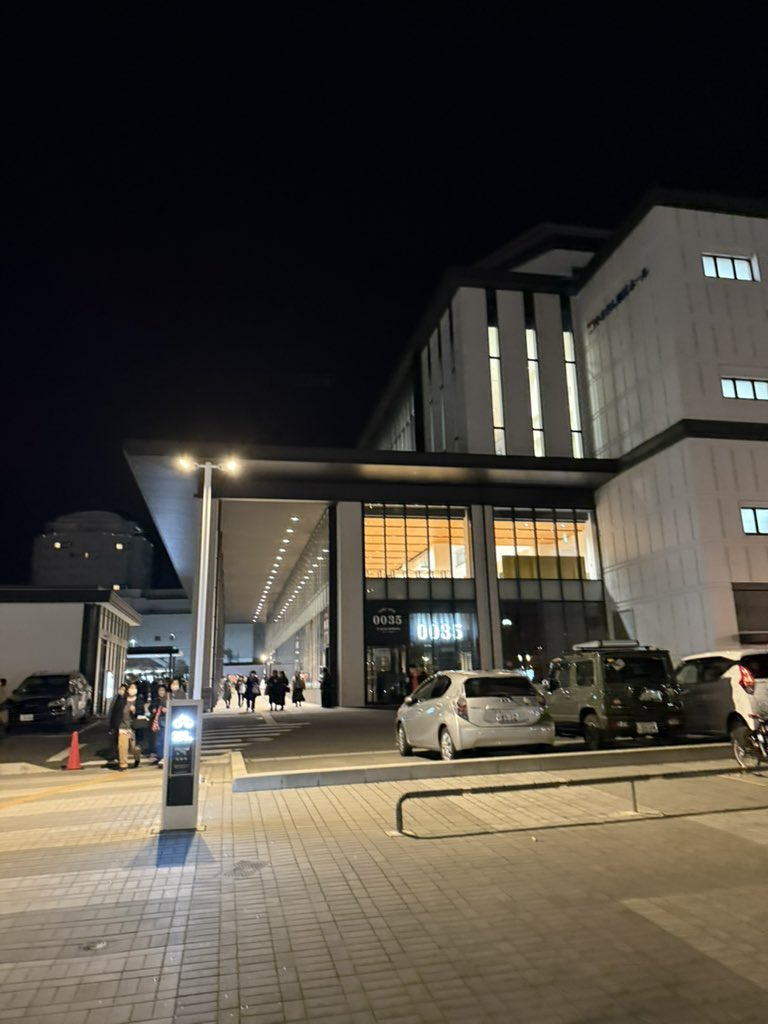 4f48kpMjSS8hjPt's tweet image. 25/11/16(日)16:00開演 林部智史 CONCERT TOUR 2025・秋〜愛させてくれてありがとう〜やまぎん県民ホール(山形県総合文化芸術館)陽射しが肌寒い風を吹き飛ばし秋麗ら🍂県内各地でイベントが😍林部さんの登場も＂ただいま＂から語り口はとても穏やか歌唱も丁寧で余韻が💓締めの挨拶は＂ありがとさま＂😄