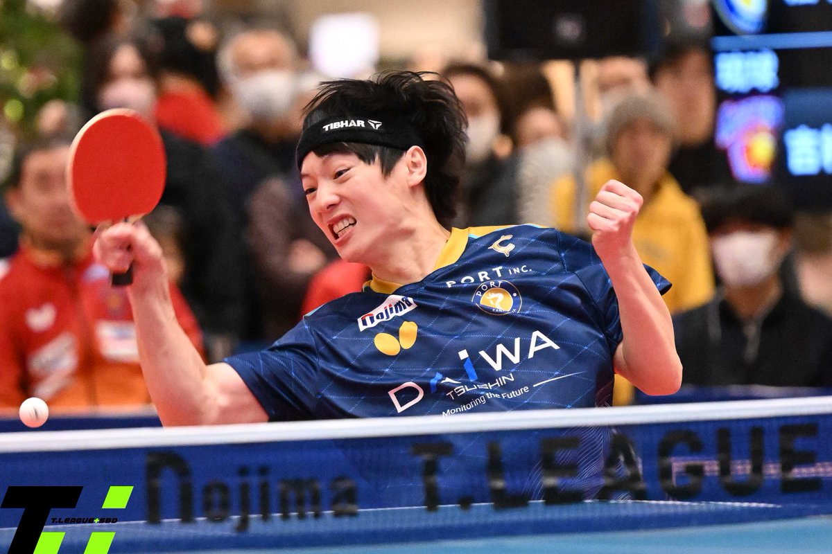 TPlus_SBD's tweet image. 第3マッチは
#松平健太 と #吉村真晴 が対戦。

前陣での打ち合いとなり、観客から大きな声援が起きる。お互い1ゲームずつを取り合う展開となるが、3ゲーム目以降はギアを入れ替えた吉村に軍配が上がった。

@kanazawaport 
@ryukyuasteeda 
@TLEAGUE_PR 

#卓球 #Tリーグ