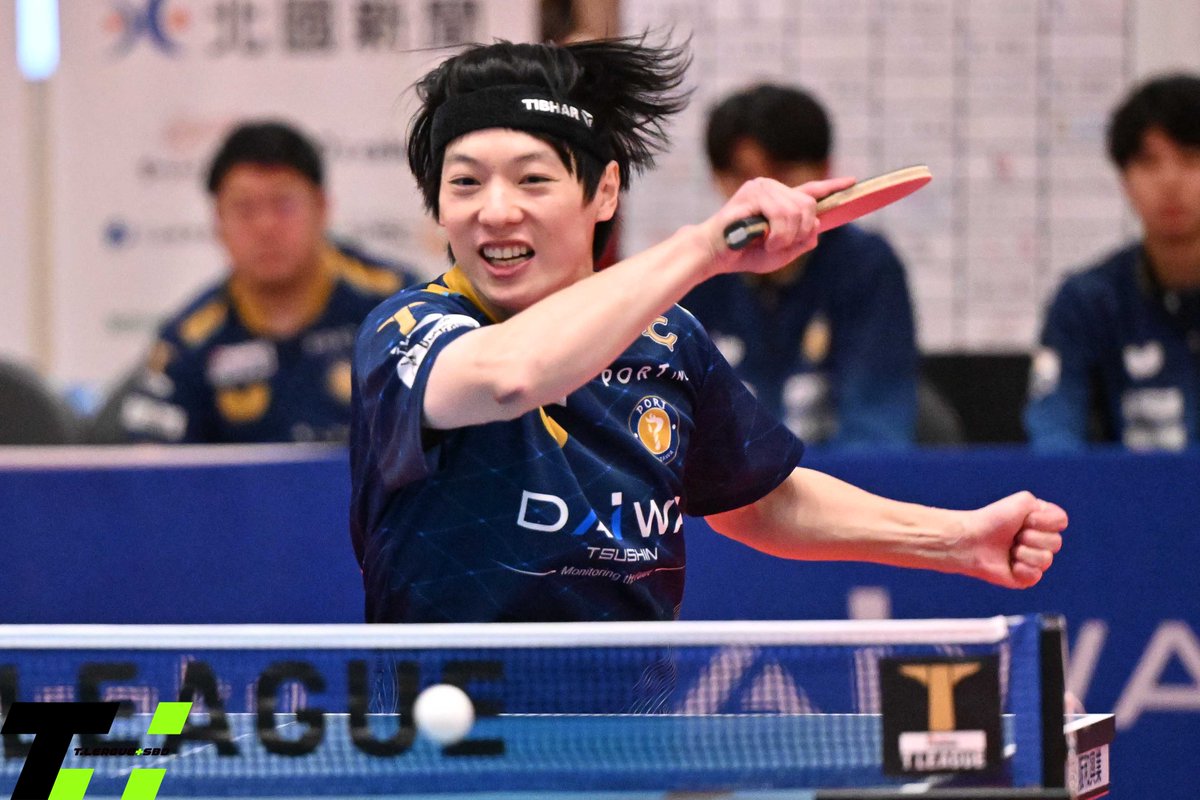 TPlus_SBD's tweet image. 第3マッチは
#松平健太 と #吉村真晴 が対戦。

前陣での打ち合いとなり、観客から大きな声援が起きる。お互い1ゲームずつを取り合う展開となるが、3ゲーム目以降はギアを入れ替えた吉村に軍配が上がった。

@kanazawaport 
@ryukyuasteeda 
@TLEAGUE_PR 

#卓球 #Tリーグ