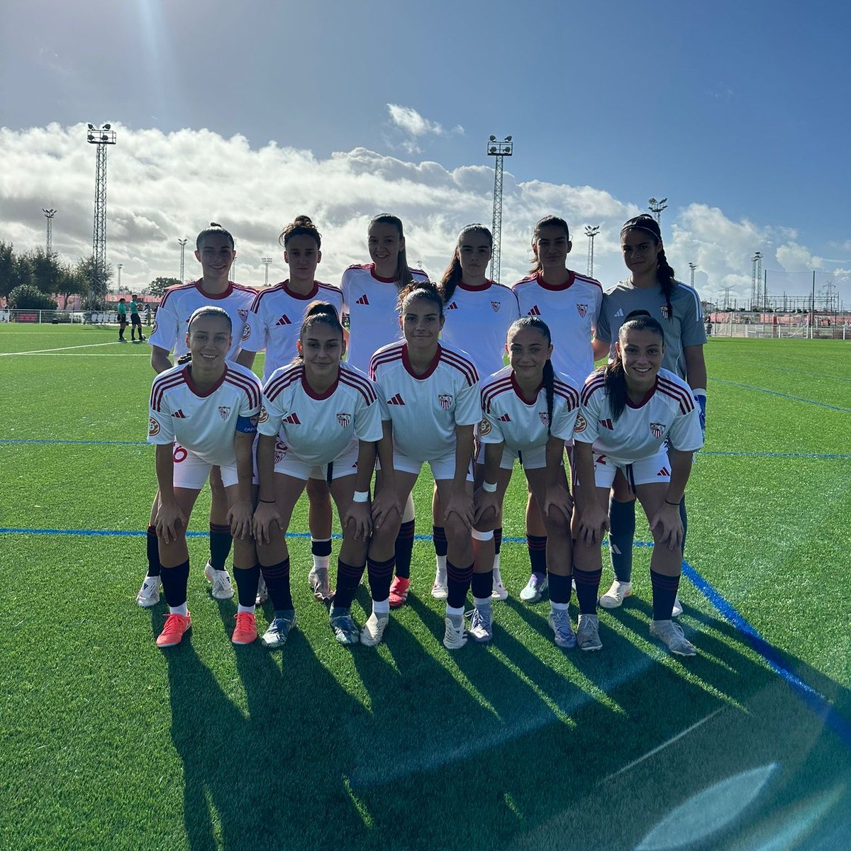 FILIAL | Nuevo triunfo para las de <a href="/Dani_Montiel89/">Dani Montiel Camino</a> con portería a cero en casa:

 #SevillaFCFem 🤍❤️ 3-0 Atlético Azahar CF 

⚽️⚽️ Verdugo
⚽️ Inés

#TerceraFederaciónFutFem