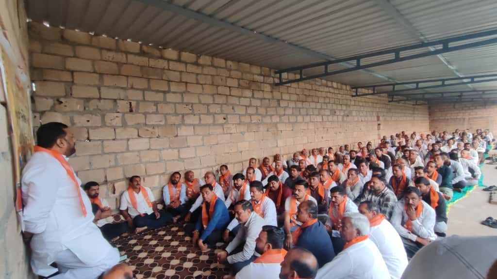 Kiritbhai_Patel's tweet image. સરસઈ (વિસાવદર)
આજે સરસઈ જિલ્લા પંચાયત સીટના સ્નેહ મિલન પ્રસંગે ઉપસ્થિત રહીને ગામના આગેવાનો, કાર્યકરો તથા વતનીઓ સાથે હૃદયપૂર્વકની મુલાકાત કરવાનો સ્નેહભર્યો અવસર મળ્યો.