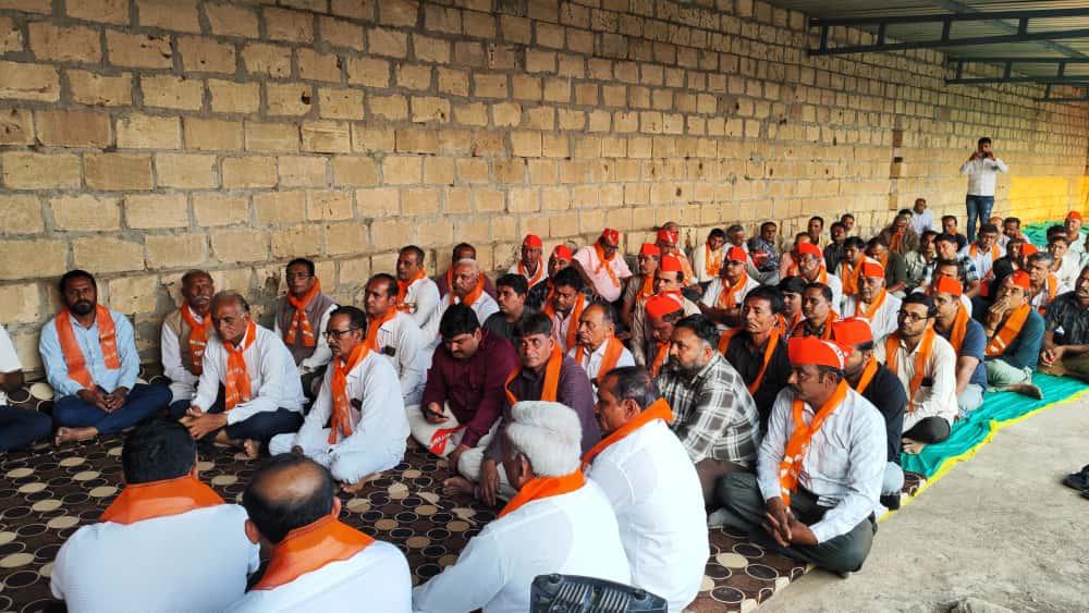 Kiritbhai_Patel's tweet image. સરસઈ (વિસાવદર)
આજે સરસઈ જિલ્લા પંચાયત સીટના સ્નેહ મિલન પ્રસંગે ઉપસ્થિત રહીને ગામના આગેવાનો, કાર્યકરો તથા વતનીઓ સાથે હૃદયપૂર્વકની મુલાકાત કરવાનો સ્નેહભર્યો અવસર મળ્યો.