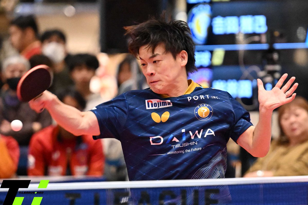 TPlus_SBD's tweet image. 第4マッチは
#𠮷田雅己 と #岩井田駿斗 が対戦。

チームの勝利のために負けられない𠮷田は、1本目から気合いの入ったプレーを見せるが、攻め急いでしまい1ゲーム目を落とす。しかし2ゲーム目以降は冷静にプレーし勝利をあげた。

@kanazawaport 
@ryukyuasteeda 
@TLEAGUE_PR 

#卓球 #Tリーグ