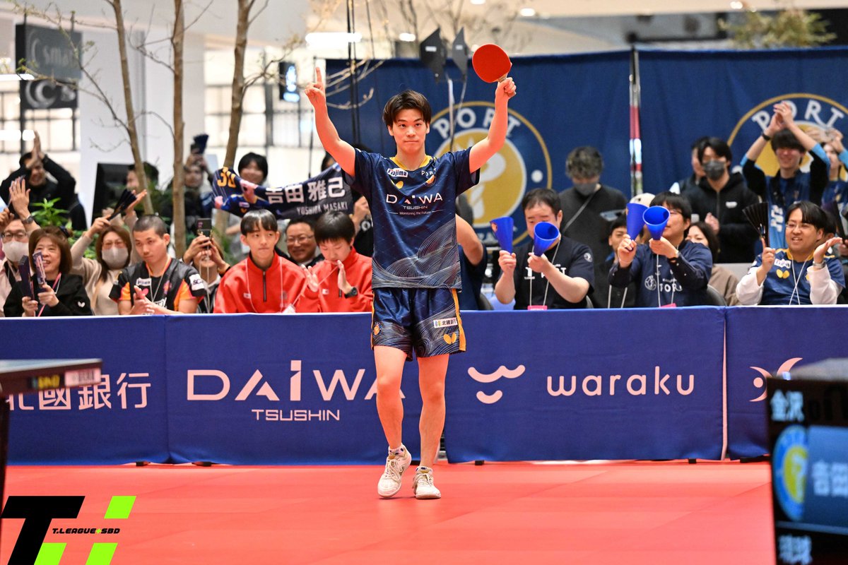 TPlus_SBD's tweet image. 第4マッチは
#𠮷田雅己 と #岩井田駿斗 が対戦。

チームの勝利のために負けられない𠮷田は、1本目から気合いの入ったプレーを見せるが、攻め急いでしまい1ゲーム目を落とす。しかし2ゲーム目以降は冷静にプレーし勝利をあげた。

@kanazawaport 
@ryukyuasteeda 
@TLEAGUE_PR 

#卓球 #Tリーグ