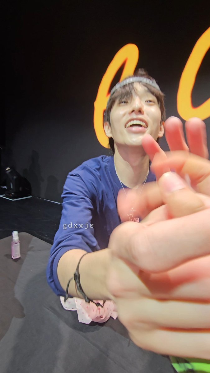 gdxxjs's tweet image. I&apos;ll forever thank you for saving me, @eaJPark.

#eaJinManila #the1outof9TourinManila