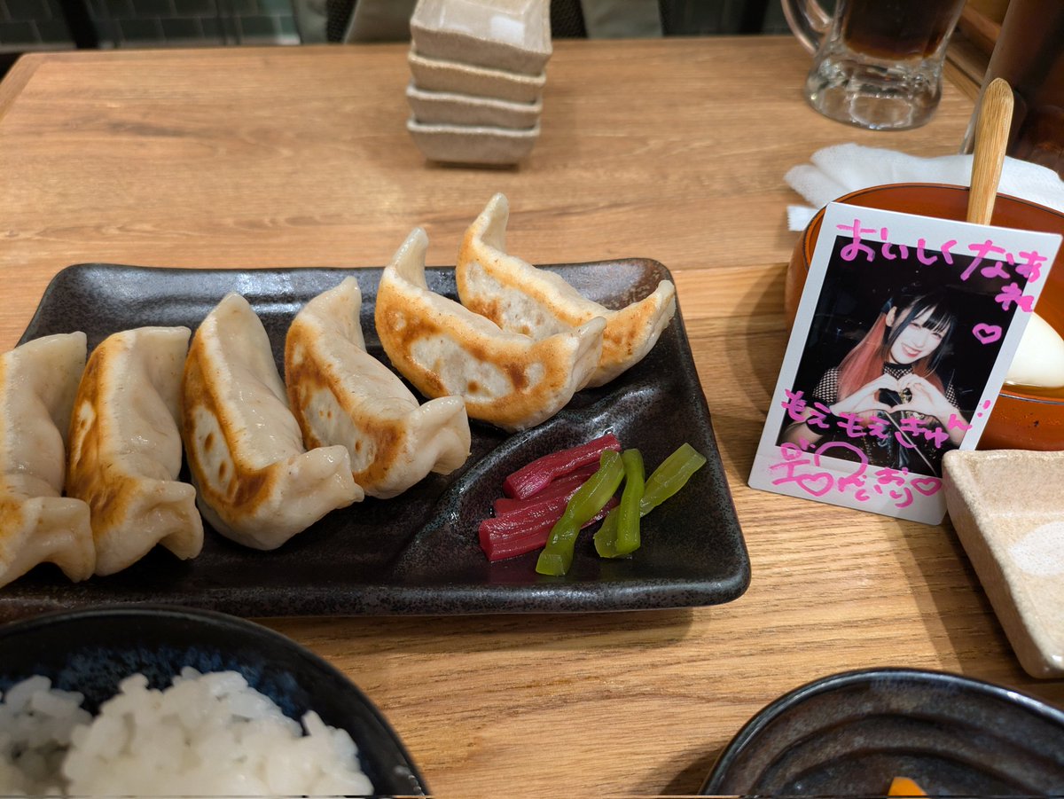 目黒鹿鳴館、地元だけどあまり縁がなく今日が2回目だったけどやっぱりいい箱で、ドラムのバックの鹿鳴館の文字がかっこよかった！アミーゴ、いおりん、葵さんとくにカッコよかったな🤘FullMooNの新作から全曲聴けたけど、ほんとに良曲揃い💯chill楽しすぎた😁
#Sirius
#Empress
#FullMooN