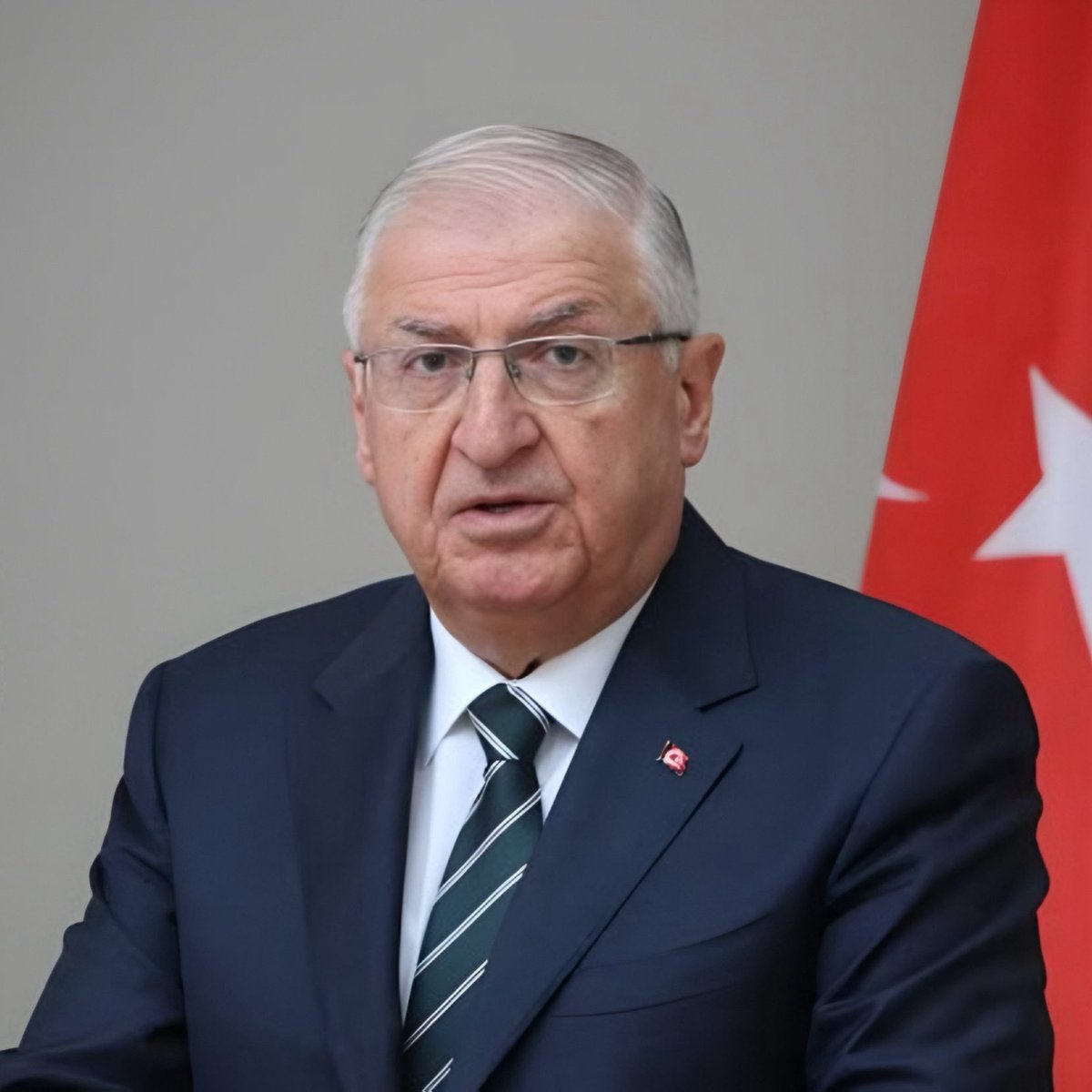 Bahar Feyzan’dan Yaşar Güler’e:

“Şehit anası; siyaset de yapsa, abartarak söylüyorum. Küfür bile etse, susmaktan başka hiçbir şey yapılmaz. 

Evladı şehit olmuş bir anaya, sebep her ne olursa olsun ‘had bildirmek’ şuursuzluktan başka bir şey değil. 

Bu ülkenin asıl sahipleri