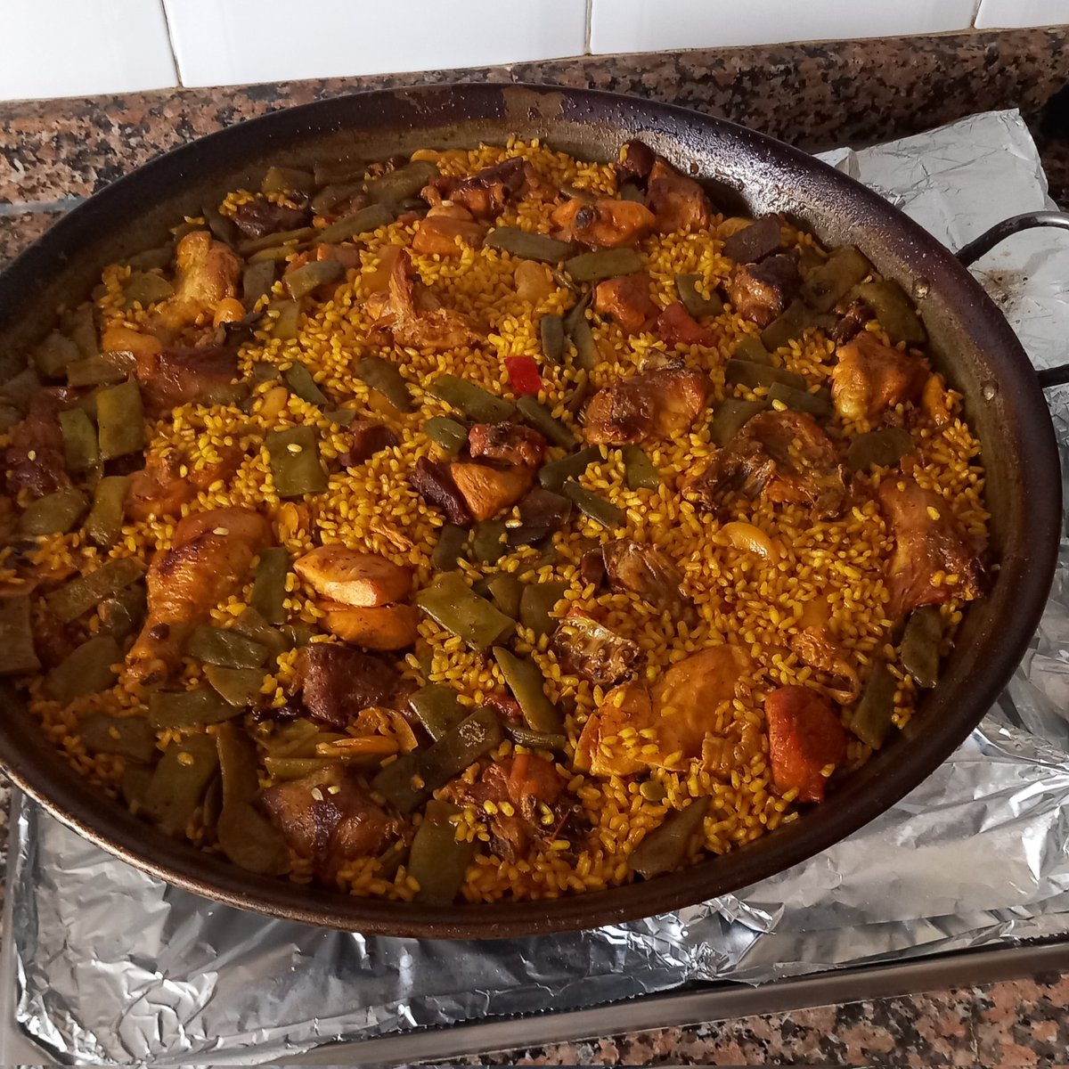 PepGranellTrave's tweet photo. Tal y cómo está el patio,no veía mejor opción para hoy.
Acabando un finde intenso gastronomicamente hablando 😉💪🥘
#paella #domingo #arroz #rice #gastrolovers #Gastronomía #cuisine #cuina #foodies #comboi #BuenasTardes #paellavalenciana #eat https://t.co/aNTEDhMQKd