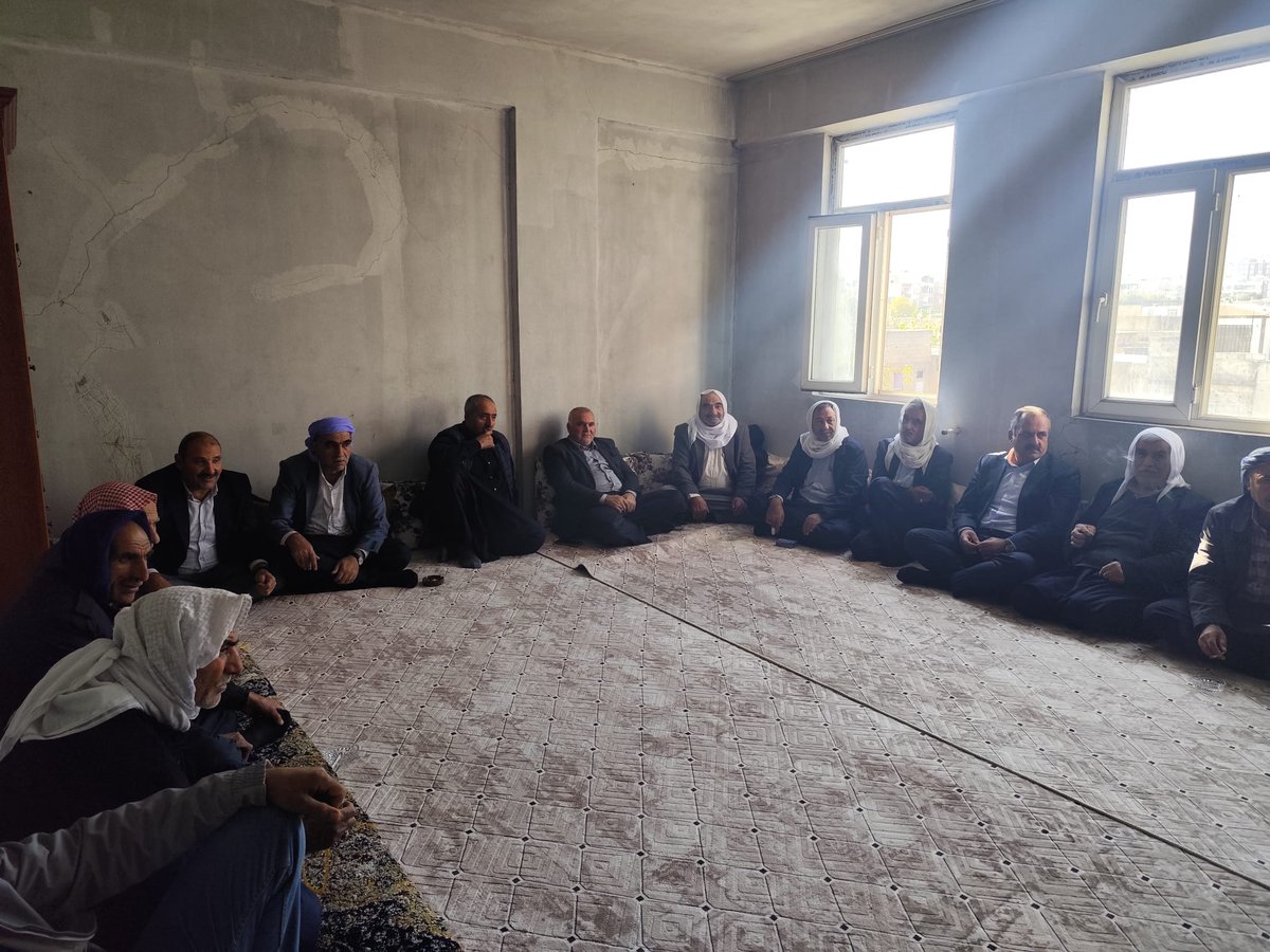 Dehvari Derneği Yönetim Kurulu Üyelerimiz Hasan Korkmaz ve Mehmet Üzüm ile birlikte kıymetli üyemiz Ferit Küçükbayrak’ın hanesine misafir olarak değerli akrabalarımızla bir araya geldik. Allah kardeşliğimizi daim eylesin inşallah.