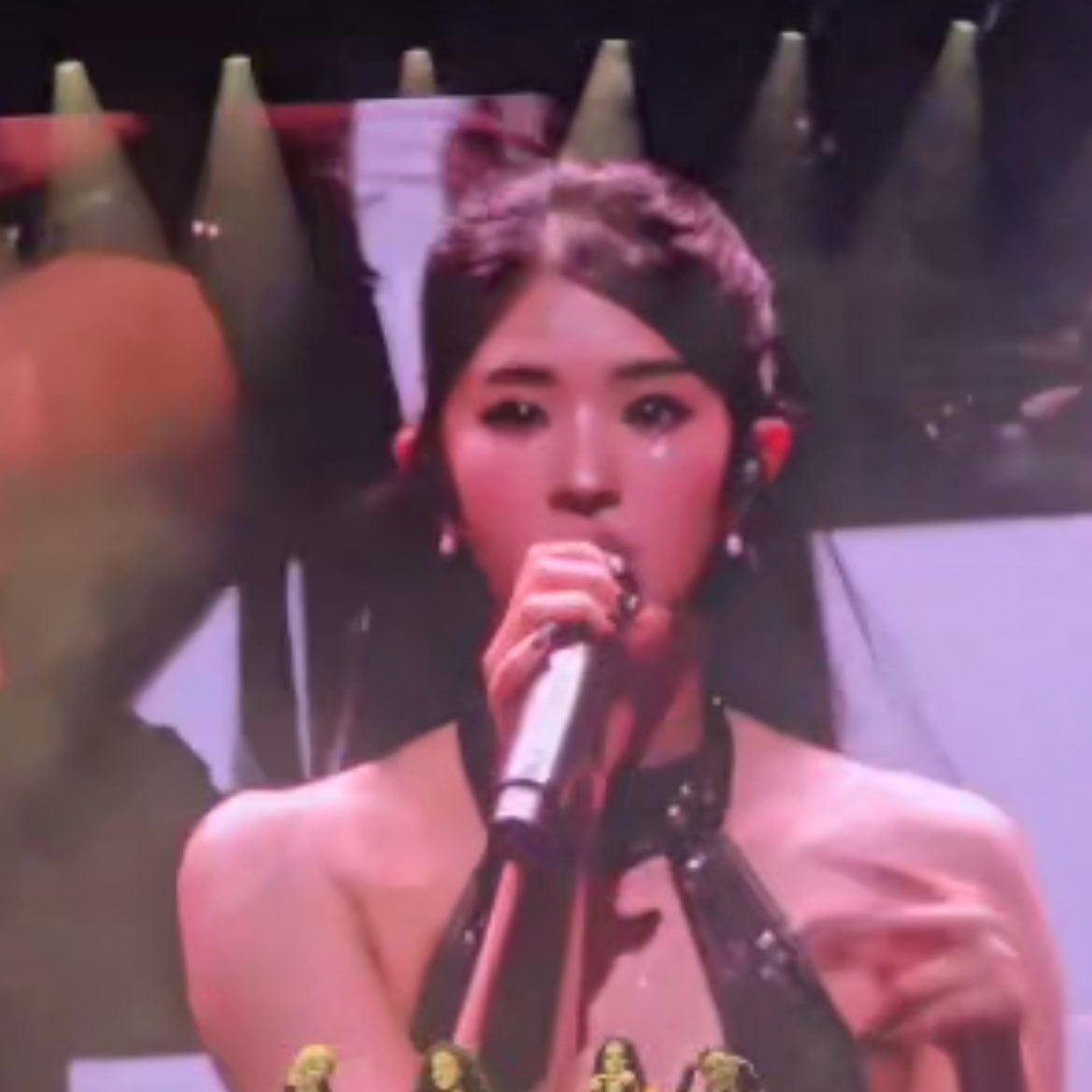 ififxxxxxxxluv's tweet image. welcome to earf👽