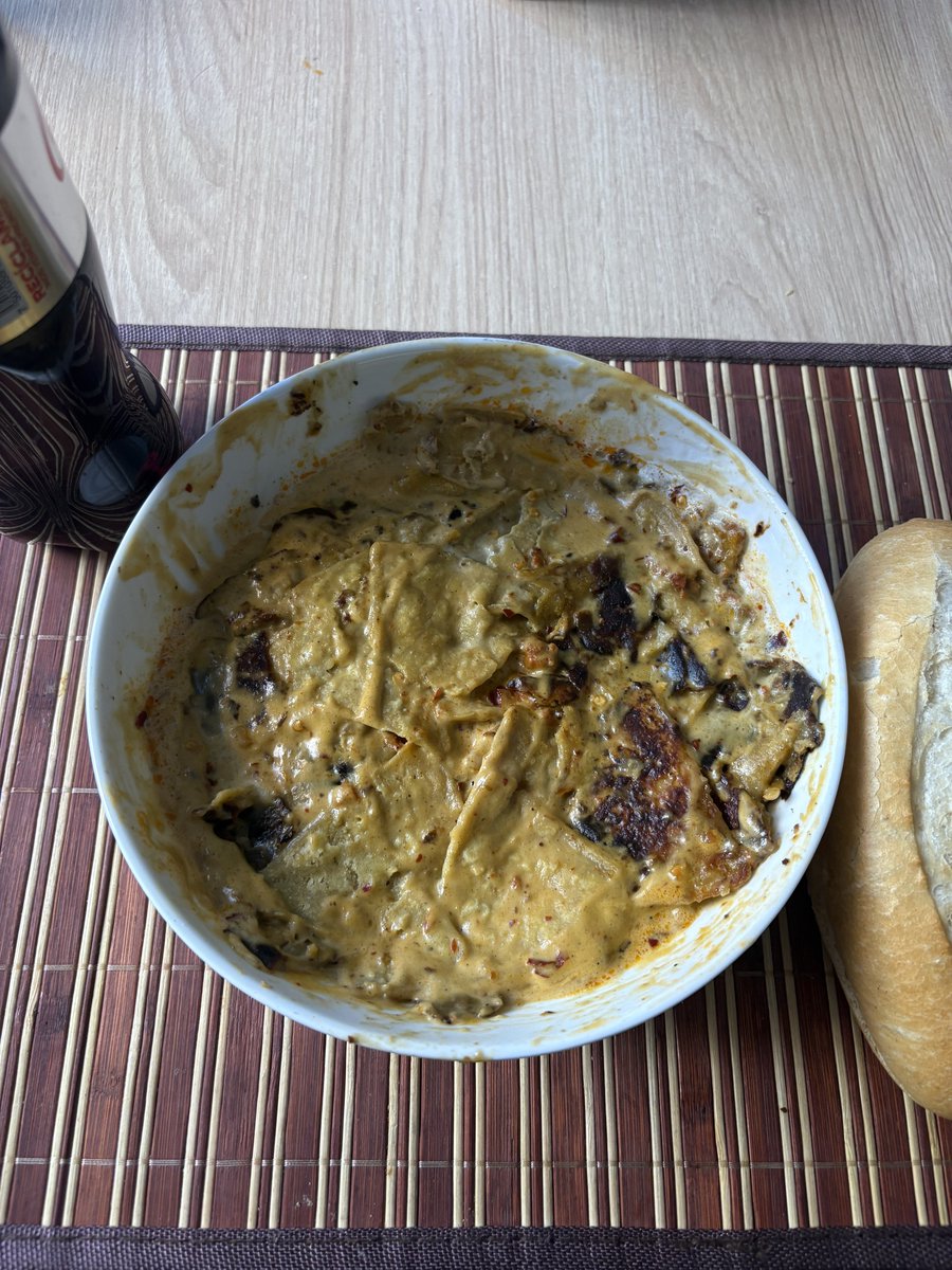 hlfsh's tweet image. A diferencia de Travis Kelce, yo sí cumplo el 3peat:

Chilaquiles en mole verde con (mucha) salsa macha para aguantar y rendir bien durante el 3er y último día del Corona Capital. 

+

Un (1) bolillo para su torta de chilaquiles, no podría faltar.

#beastmode #yeschef #3peat