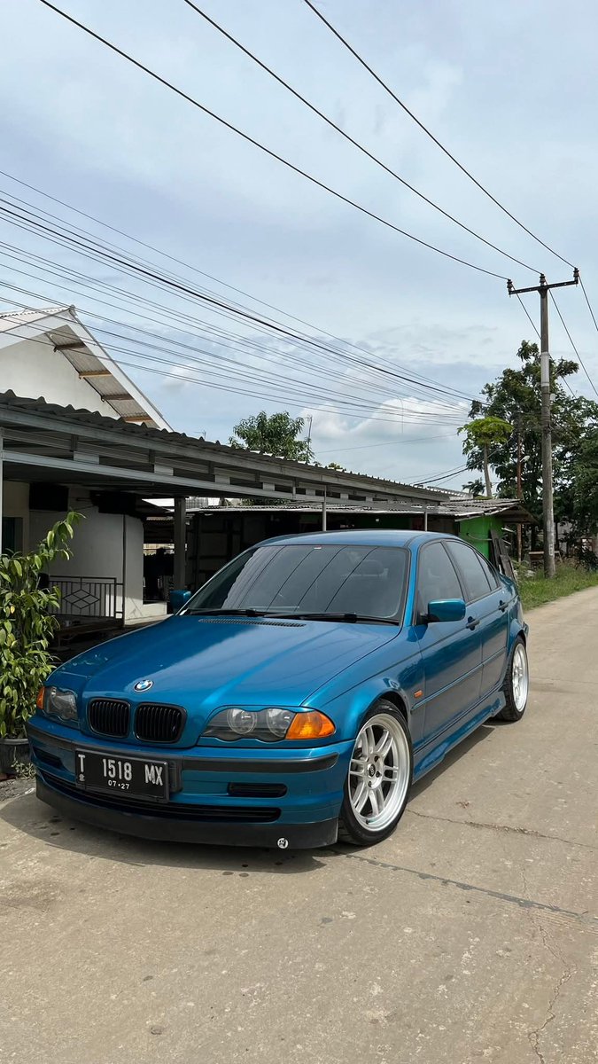 HoldenKlasik's tweet photo. Buat yang nyari bmw e46 bagus
jual cepet 
bmw e46 318i M43 warna asli atlantis blue (rare)
pajak ON lengkap 
mesin sangat halus kering
cooling sistem full peremajaan 
kaki hampir baru semua
velg &amp; stir ori ada
LOW KM
70jt nego
lok karawang 
wa 08980018577 https://t.co/eD9Y5KUKCs